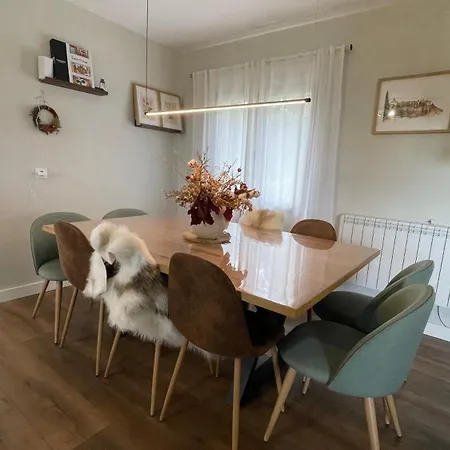 펜션 La Pinona - Acogedor En Estribaciones De La Sierra De Gredos - Casa 6 Personas Con Piscina En Avila 엘 티엠블로