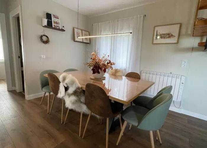 펜션 La Pinona - Acogedor En Estribaciones De La Sierra De Gredos - Casa 6 Personas Con Piscina En Avila 엘 티엠블로